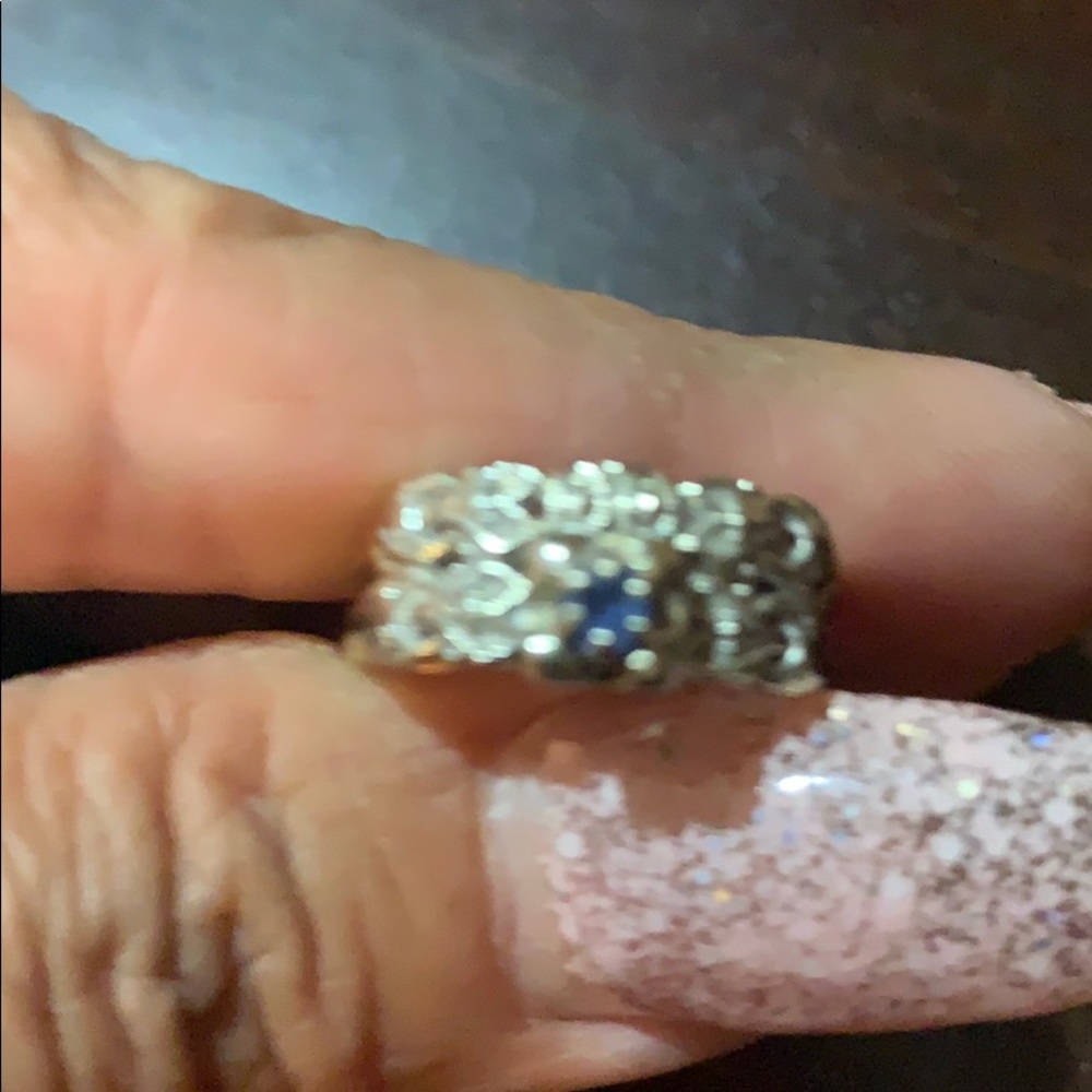 Beautiful engagement wedding ring - Picture 4 of 5
